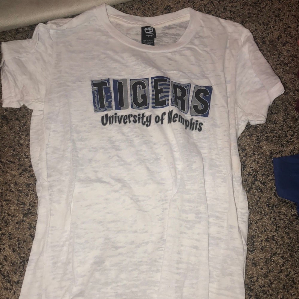 University of Memphis tee size medium